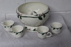 lot 9592 image: Christmas punch Bow and Cups