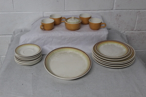 lot 9599 image: Dishes