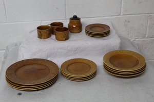 lot 9488 image: Brown Dishes