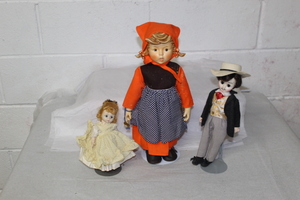 lot 9500 image: Hummel Doll