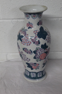 lot 9608 image: Vase