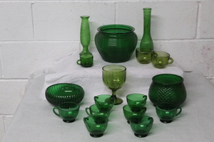 lot 9630 image: Green Glassware