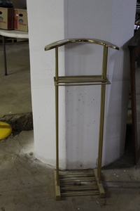 lot 9517 image: Valet Stand