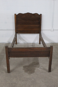 lot 9633 image: Twin Antique Bed