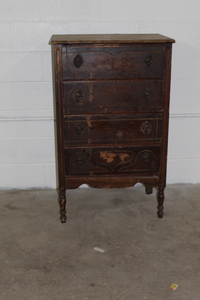 lot 9635 image: Antique Dresser