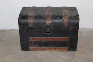 lot 9639 image: Antique Trunk