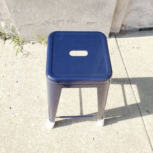 lot 23 image: 24 Carlisle Metal Counter Stool Navy - Threshold