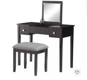 lot 30 image: Kayden Vanity Set