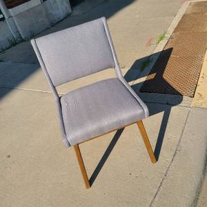 lot 59 image: Adorable Little Accent Chair