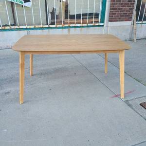 lot 73 image: Dining Room Table 59 inches long 35�� wide 29�� tall