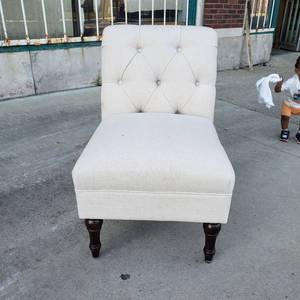 lot 83 image: Tuffed Baige Accent Chair