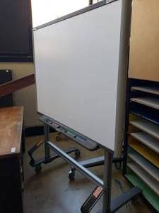 lot 3003 image: Smart Board on Wheels
