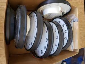 lot 3012 image: Lot of Wall Clocks