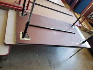 lot 3015 image: Lot of 2 Tables