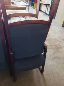 lot 3025 image: Lot of 2 Office Chairs