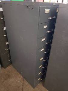 lot 3047 image: 2 Grey File Cabinets