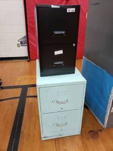 lot 3128 image: 2 Small File Cabinets