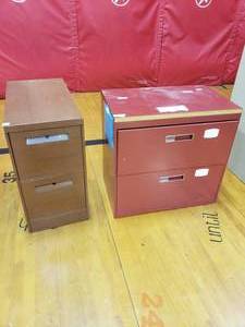 lot 3130 image: 2 Small File Cabinets