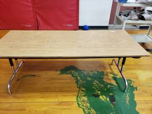 lot 3133 image: Table with Adjustable Legs