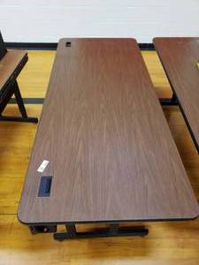 lot 3144 image: Lot of 2 Tables
