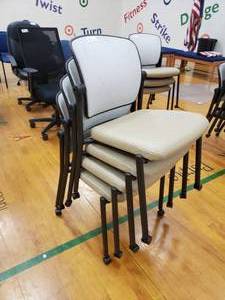 lot 3174 image: Lot of 4 Light Grey Chairs