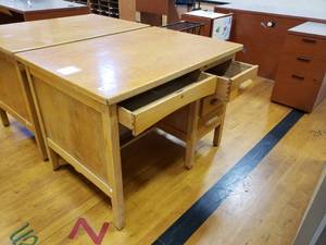 lot 3197 image: 4 Drawer Wooden Desk