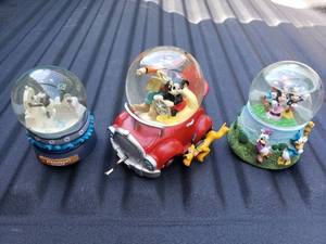 lot 9214 image: Disneys Mickey Mouse Music Box Group