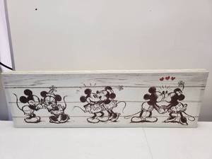 lot 9256 image: Wall Decor