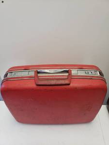 lot 9261 image: Samsonite Suitcase and a Smith Corona Case