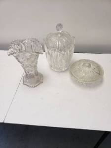 lot 9290 image: Crystal Vases 2 Candy Dish 1