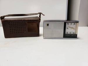 lot 9296 image: Vintage Transistor Radio