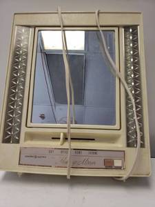 lot 9301 image: GE Makeup Mirror Lighted