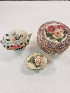 lot 9312 image: Rose Dishes w Lids 3