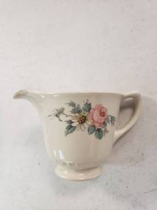 lot 9316 image: Homer Laughlin G46 N 8 Cream Pitcher