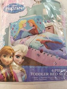 lot 9340 image: Disney Frozen Toddler Bed Set