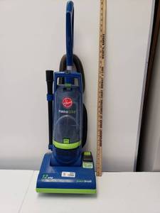 lot 9357 image: Hoover Nano Lite Vacuum