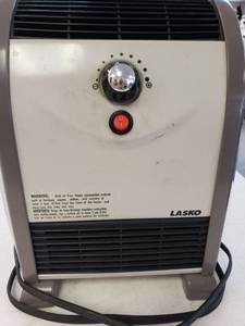 lot 9360 image: Lasko Space Heater