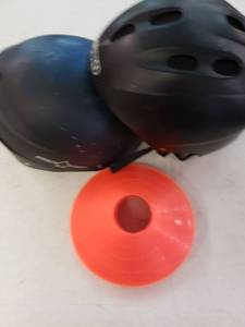 lot 9368 image: 2 Helmets 10 Orange Cones