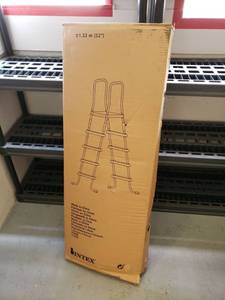 lot 9382 image: intex Pool Ladder