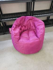 lot 9384 image: Big Joe Childs Chair Pink