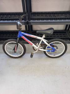 lot 9386 image: Boys Bike
