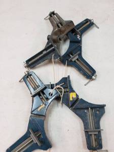 lot 9404 image: 4 Clamps