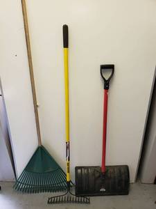 lot 9413 image: Leaf Rake ,True Temper Fiberglass Handled Bow Rake and Snow Shovel