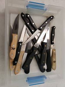 lot 9424 image: Multiple Steak Knives with Tray
