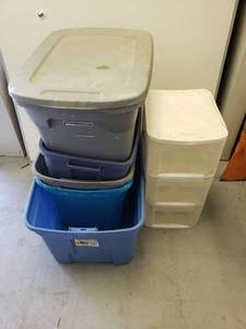 lot 9425 image: Storage Containers with no lids