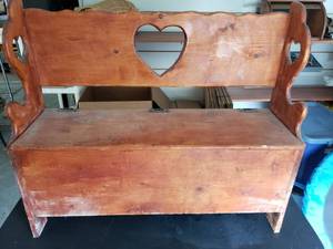 lot 9435 image: Childs Bench with Storage