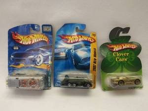 lot 5402 image: 3 Collectible Hot Wheels Cars