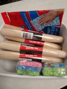 lot 8013 image: 17 pcs. Misc. Kitchen items