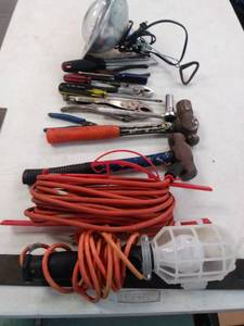 lot 8015 image: 17 Pcs Asst Tools and Lights