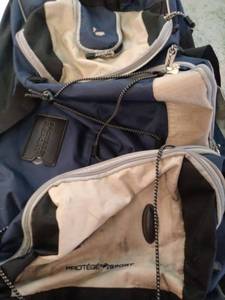 lot 8021 image: Wheeled Duffle bag w Backpack
